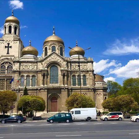 Grand Saharov Апартамент Варна